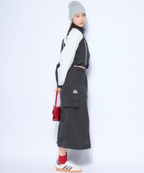 Kappa(カッパ)の「ナイロン素材 ロングスカート(スカート・レディース・パープル/オフホワイト/ブラック・SMALL/MEDIUM/LARGE)」の15枚目の写真