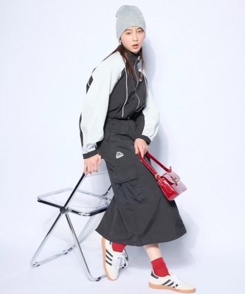 Kappa(カッパ)の「ナイロン素材 ロングスカート(スカート・レディース・パープル/オフホワイト/ブラック・SMALL/MEDIUM/LARGE)」の17枚目の写真