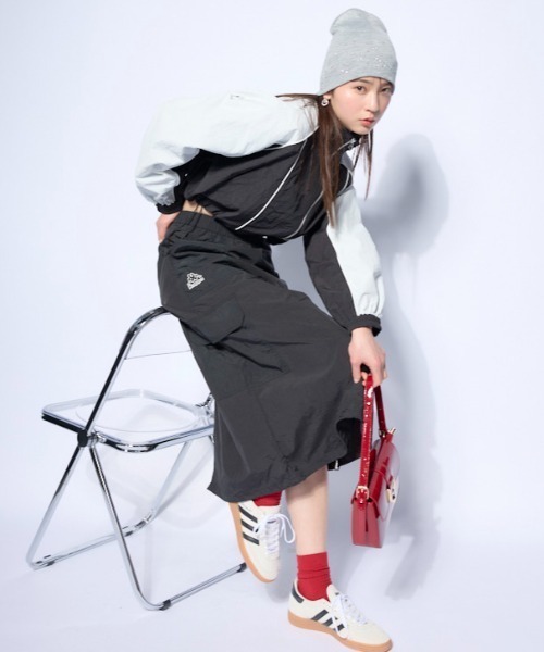 Kappa(カッパ)の「ナイロン素材 ロングスカート(スカート・レディース・パープル/オフホワイト/ブラック・SMALL/MEDIUM/LARGE)」の18枚目の写真