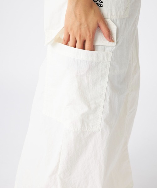 Kappa(カッパ)の「ナイロン素材 ロングスカート(スカート・レディース・パープル/オフホワイト/ブラック・SMALL/MEDIUM/LARGE)」の12枚目の写真