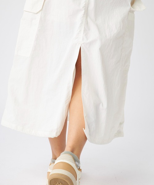 Kappa(カッパ)の「ナイロン素材 ロングスカート(スカート・レディース・パープル/オフホワイト/ブラック・SMALL/MEDIUM/LARGE)」の13枚目の写真