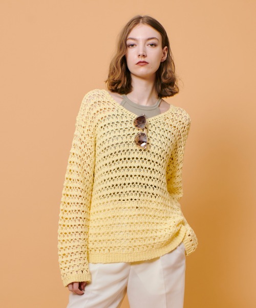 allureville(アルアバイル)の「テープヤーンハンドニットプルオーバー(ニット/セーター・レディース・ベージュ/イエロー/ネイビー・2)」の3枚目の写真