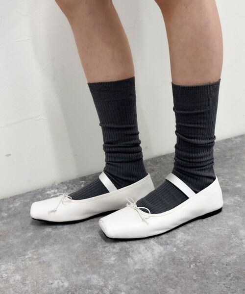 fredy emue（フレディエミュ）の「【JETEE/ジュテ】スクエアトゥバンドバレーシューズ（バレエシューズ・レディース・ブラック/ホワイト・M/L）」の4枚目の写真