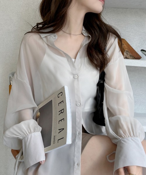 TREOVER(トレオーバー)の「リボンデザイン オーバーシアーシャツ(シャツ/ブラウス・レディース・ライトグレー/オフホワイト・FREE)」の2枚目の写真