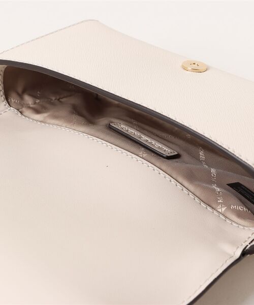 MICHAEL KORS(マイケルコース)の「VINCENT クロスボディ ウィズ カードケース スモール(ショルダーバッグ・レディース・ベージュ系・FREE)」の8枚目の写真