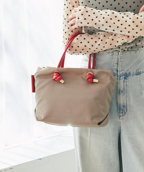 La boutique BonBon（ラブティックボンボン）の「【ヴィオラドーロ】ストラップ付ノットハンドルナイロントート（トートバッグ・レディース・チャコールグレー/グレー系その他・FREE）」の21枚目の写真