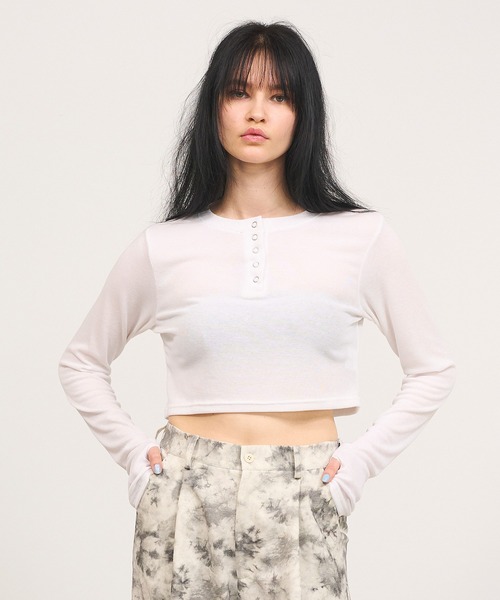 Nora Lily elle(ノラリリーエル)の「【Nora Lily】「elle」Design Cut L/S Henry Top(Tシャツ/カットソー・レディース・チャコールグレー/ホワイト/ネイビー/ブラック・FREE)」の6枚目の写真