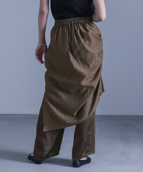 kOhAKU（コハク）の「『シアーギャザースカート付きサテンパンツ』（その他パンツ・レディース・ブラウン/ブラック・2/1）」の4枚目の写真