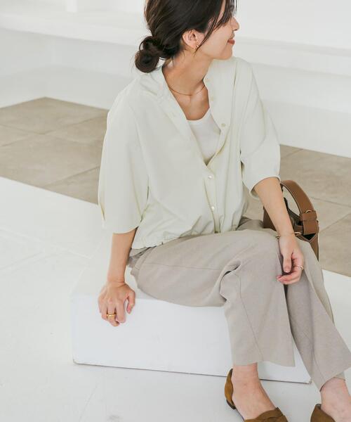 URBAN RESEARCH DOORS（アーバンリサーチドアーズ）の「『仁村紗和さん着用』『UR TECH』サマシェアドロストブラウス（シャツ/ブラウス・レディース・オフホワイト/チャコールグレー/ブルー・MEDIUM）」の12枚目の写真