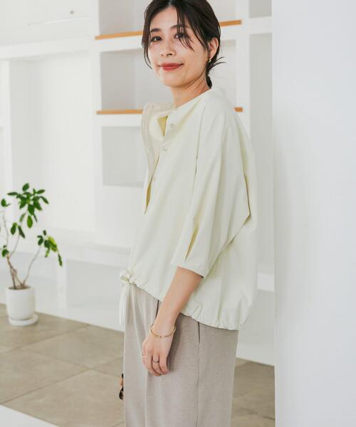 URBAN RESEARCH DOORS（アーバンリサーチドアーズ）の「『仁村紗和さん着用』『UR TECH』サマシェアドロストブラウス（シャツ/ブラウス・レディース・オフホワイト/チャコールグレー/ブルー・MEDIUM）」の16枚目の写真