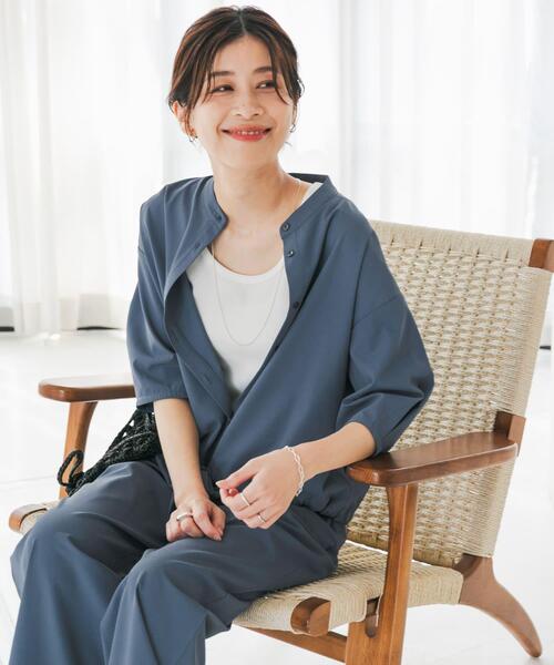 URBAN RESEARCH DOORS（アーバンリサーチドアーズ）の「『仁村紗和さん着用』『UR TECH』サマシェアドロストブラウス（シャツ/ブラウス・レディース・オフホワイト/チャコールグレー/ブルー・MEDIUM）」の22枚目の写真