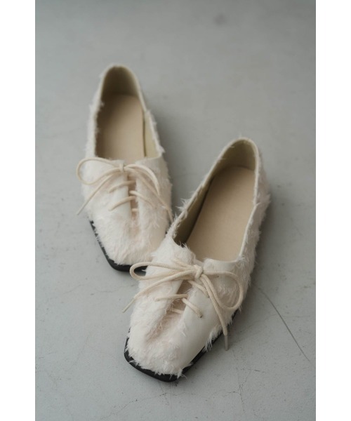 Knuth Marf（クヌースマーフ）の「2way fringe pumps（パンプス・レディース・ブラック/アイボリー・23/24）」の2枚目の写真