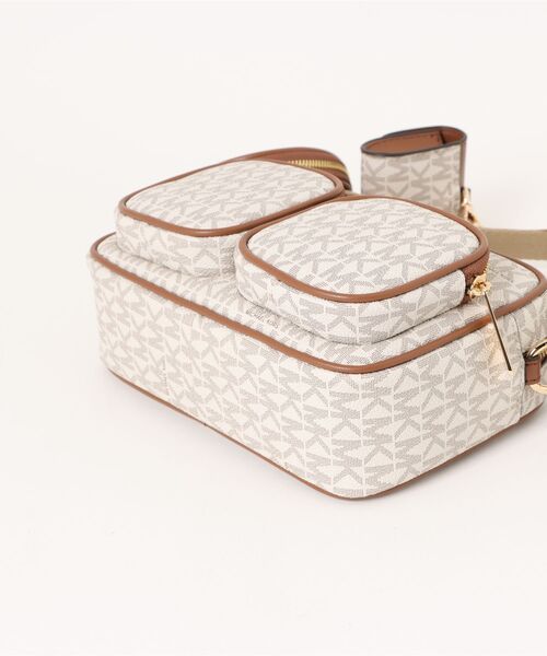 MICHAEL KORS(マイケルコース)の「JET SET ITEM ポケット クロスボディ ウィズ アタッチ ミディアム - MKシグネチャー(ショルダーバッグ・レディース・ホワイト系・FREE)」の3枚目の写真