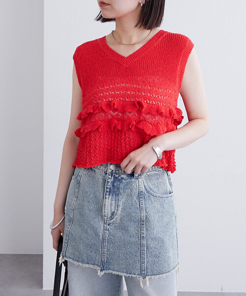 新品未使用　31900円の品　archivio 赤 フリル付きニットベスト ニットベスト 前開き Vネックトップス[品番：II000007630