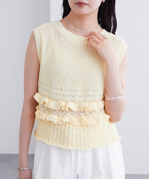 mystic(ミスティック)の「フリルニットベスト(ベスト・レディース・レッド/ネイビー/イエロー/オフホワイト/グレー・FREE)」の4枚目の写真