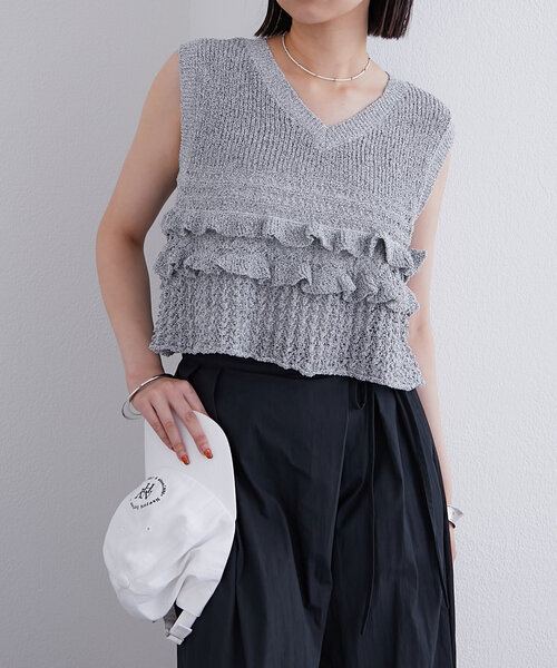 mystic(ミスティック)の「フリルニットベスト(ベスト・レディース・レッド/ネイビー/イエロー/オフホワイト/グレー・FREE)」の6枚目の写真