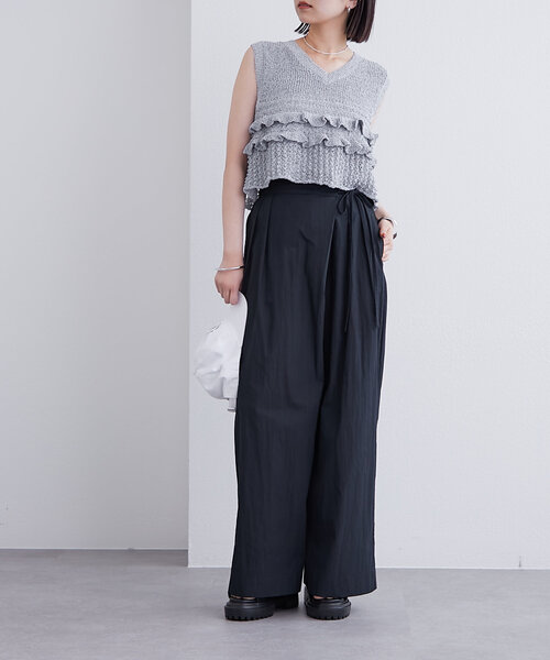 mystic(ミスティック)の「フリルニットベスト(ベスト・レディース・レッド/ネイビー/イエロー/オフホワイト/グレー・FREE)」の9枚目の写真