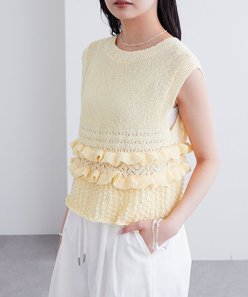 mystic(ミスティック)の「フリルニットベスト(ベスト・レディース・レッド/ネイビー/イエロー/オフホワイト/グレー・FREE)」の19枚目の写真