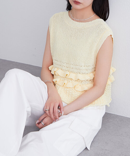 mystic(ミスティック)の「フリルニットベスト(ベスト・レディース・レッド/ネイビー/イエロー/オフホワイト/グレー・FREE)」の22枚目の写真