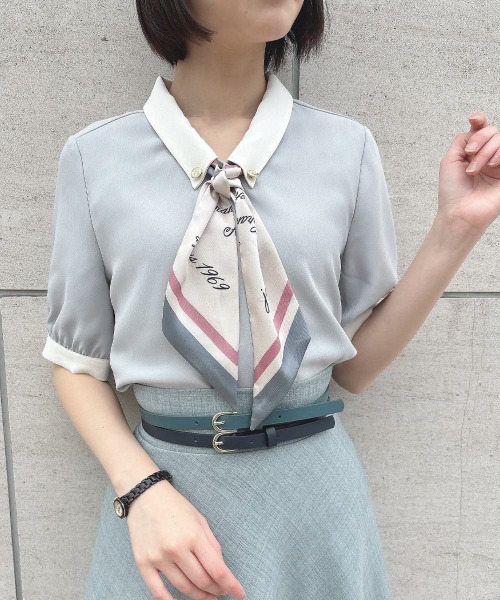 an another angelus(アンアナザーアンジェラス)の「ロゴラインスカーフ付き5分袖シャツ 夏服(シャツ/ブラウス・レディース・ミント/オフホワイト・FREE)」の2枚目の写真