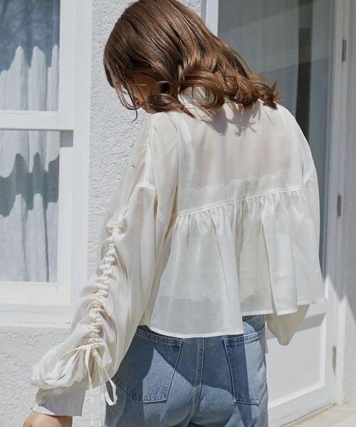 MAJESTIC LEGON（マジェスティックレゴン）の「キラキラドロストシアーシャツ（シャツ/ブラウス・レディース・アイボリー/ライトブルー/チャコールグレー/ピンク・MEDIUM）」の10枚目の写真