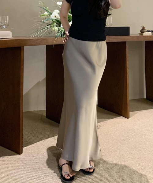 FREE STYLISTS(フリー スタイリスト)の「YUGA_YGMC Satin narrow mermaid skirt(スカート・レディース・シャンパン/オフホワイト/ブラック・XL/M/L)」の3枚目の写真
