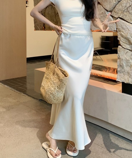 FREE STYLISTS(フリー スタイリスト)の「YUGA_YGMC Satin narrow mermaid skirt(スカート・レディース・シャンパン/オフホワイト/ブラック・XL/M/L)」の4枚目の写真