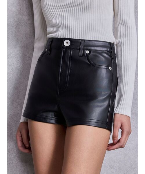 GYDA(ジェイダ)の「ハイウエストフェイクレザーショートパンツ(その他パンツ・レディース・ブラック・SMALL/MEDIUM)」の5枚目の写真
