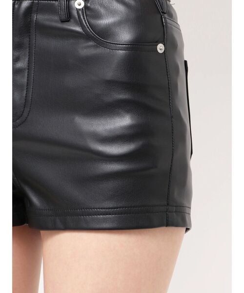 GYDA(ジェイダ)の「ハイウエストフェイクレザーショートパンツ(その他パンツ・レディース・ブラック・SMALL/MEDIUM)」の13枚目の写真