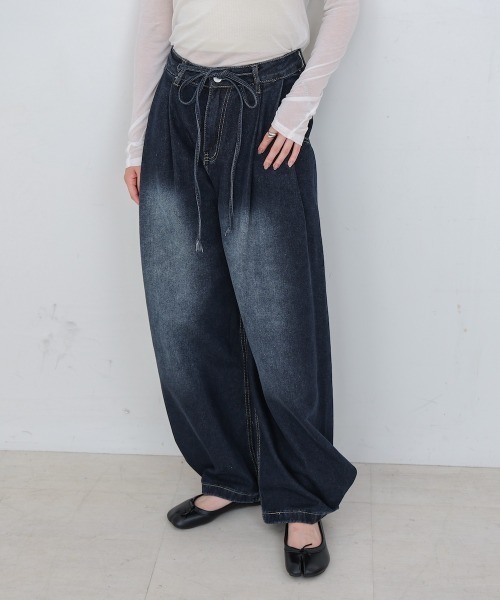 Bab（バブ）の「【M・Lサイズ展開】ウエストデザイン　ルーズデニムパンツ（その他パンツ・レディース・ライトブルー/ブルー・M/L）」の21枚目の写真