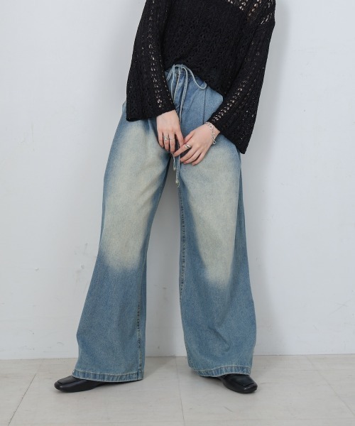 Bab（バブ）の「【M・Lサイズ展開】ウエストデザイン　ルーズデニムパンツ（その他パンツ・レディース・ライトブルー/ブルー・M/L）」の3枚目の写真