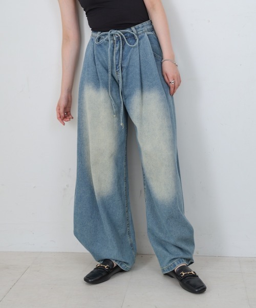 Bab（バブ）の「【M・Lサイズ展開】ウエストデザイン　ルーズデニムパンツ（その他パンツ・レディース・ライトブルー/ブルー・M/L）」の10枚目の写真