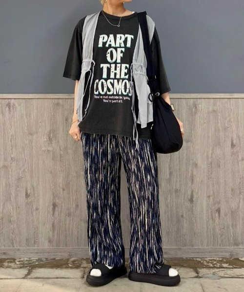 Right-on(ライトオン)の「【HONEYSUCKLE ROSE】【店舗で人気】アシッド加工プリントTシャツ(リラックスシルエット)(Tシャツ/カットソー・レディース・オフホワイト/ブルー/ダークグレー/その他1・L/M)」の9枚目の写真