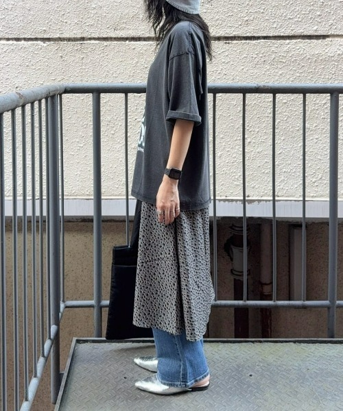 Right-on(ライトオン)の「【HONEYSUCKLE ROSE】【店舗で人気】アシッド加工プリントTシャツ(リラックスシルエット)(Tシャツ/カットソー・レディース・オフホワイト/ブルー/ダークグレー/その他1・L/M)」の14枚目の写真