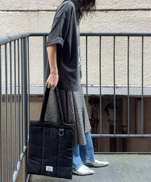 Right-on(ライトオン)の「【HONEYSUCKLE ROSE】【店舗で人気】アシッド加工プリントTシャツ(リラックスシルエット)(Tシャツ/カットソー・レディース・オフホワイト/ブルー/ダークグレー/その他1・L/M)」の16枚目の写真