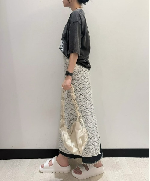 Right-on(ライトオン)の「【HONEYSUCKLE ROSE】【店舗で人気】アシッド加工プリントTシャツ(リラックスシルエット)(Tシャツ/カットソー・レディース・オフホワイト/ブルー/ダークグレー/その他1・L/M)」の19枚目の写真