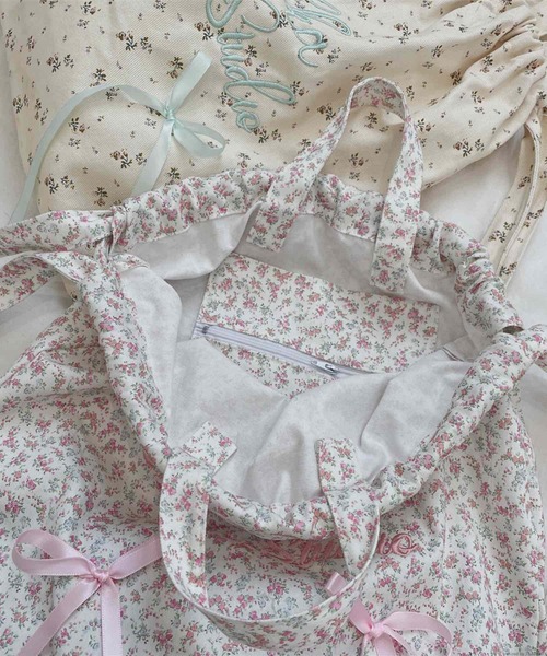 VIBGYOR（ヴィブジョー）の「Liaa/小花柄 リボン ナップサック リュック A18680（バックパック/リュック・レディース・ブルー/ホワイト/アイボリー・FREE）」の9枚目の写真