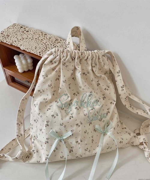 VIBGYOR（ヴィブジョー）の「Liaa/小花柄 リボン ナップサック リュック A18680（バックパック/リュック・レディース・ブルー/ホワイト/アイボリー・FREE）」の5枚目の写真