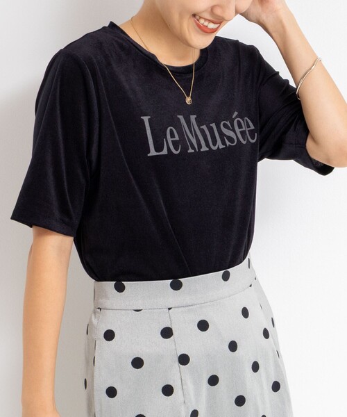 NOLLEY’S（ノーリーズ）の「シアートリコットベロアプリントTシャツ（Tシャツ/カットソー・レディース・キナリ/カーキ/ブラック・38）」の2枚目の写真