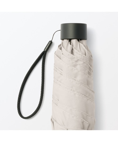 無印良品（ムジルシリョウヒン）の「晴雨兼用　折りたたみ傘（折りたたみ傘・レディース・ダークベージュ/カーキ系/ネイビー/ブラック/アイボリー・60cm）」の6枚目の写真