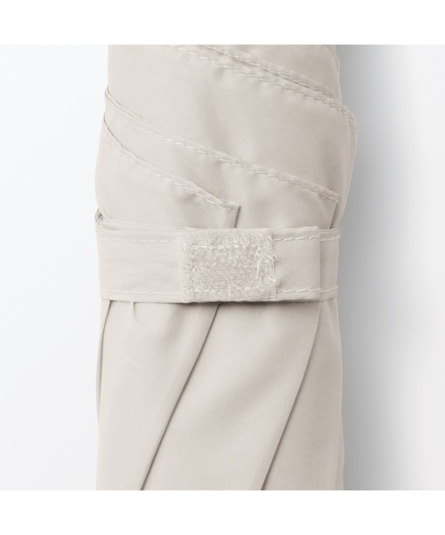 無印良品（ムジルシリョウヒン）の「晴雨兼用　折りたたみ傘（折りたたみ傘・レディース・ダークベージュ/カーキ系/ネイビー/ブラック/アイボリー・60cm）」の7枚目の写真