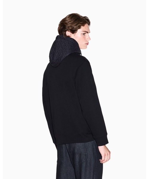 ARMANI EXCHANGE（アルマーニエクスチェンジ）の「【A|X アルマーニ エクスチェンジ】オールオーバーキルティングロゴフード ジップアップスウェットシャツ（スウェット・メンズ・ブラック・SMALL/MEDIUM/LARGE/X-LARGE/X-SMALL）」の2枚目の写真