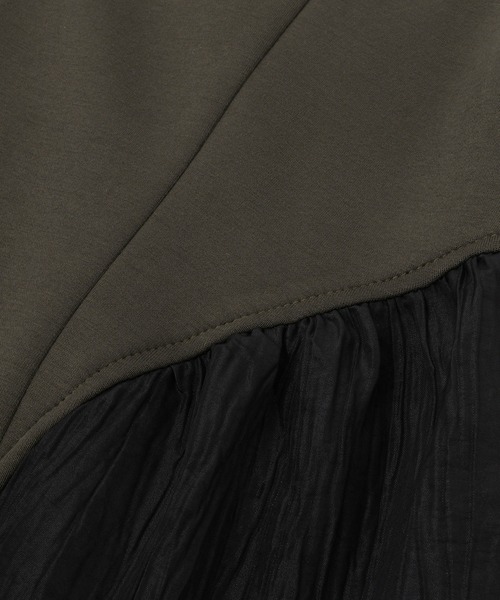 ADAM ET ROPE'(アダムエロペ)の「【WEB限定】フロントZIPコンビギャザーワンピース(ワンピース・レディース・チャコールグレー/ブラック/ベージュ・38/36)」の12枚目の写真