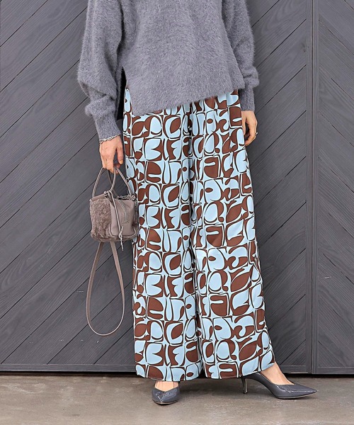 Jines(ジネス)の「アートプリントサテンワイドパンツ(その他パンツ・レディース・オフホワイト/ブルー・38)」の1枚目の写真