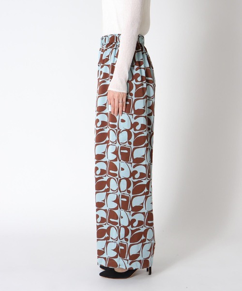 Jines(ジネス)の「アートプリントサテンワイドパンツ(その他パンツ・レディース・オフホワイト/ブルー・38)」の22枚目の写真