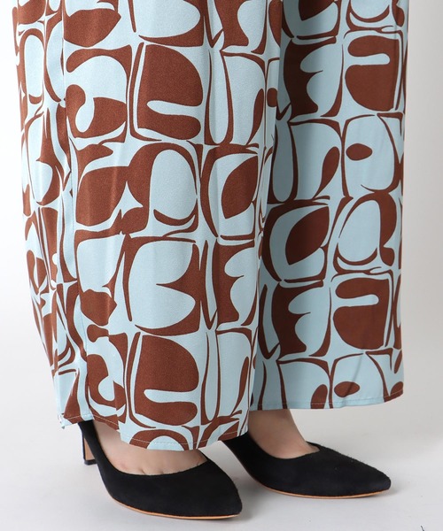 Jines(ジネス)の「アートプリントサテンワイドパンツ(その他パンツ・レディース・オフホワイト/ブルー・38)」の18枚目の写真