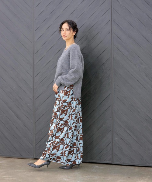 Jines(ジネス)の「アートプリントサテンワイドパンツ(その他パンツ・レディース・オフホワイト/ブルー・38)」の9枚目の写真