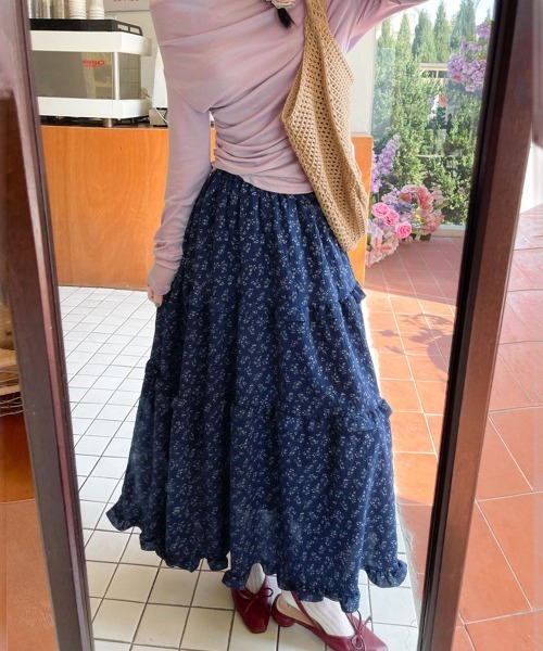 Miniministore(ミニミニストア)の「フリルティアード 小花柄 ロングスカート(スカート・レディース・ネイビー/ホワイト・L/S/XL/M)」の2枚目の写真