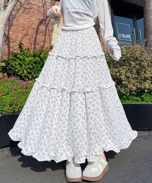 Miniministore(ミニミニストア)の「フリルティアード 小花柄 ロングスカート(スカート・レディース・ネイビー/ホワイト・L/S/XL/M)」の1枚目の写真