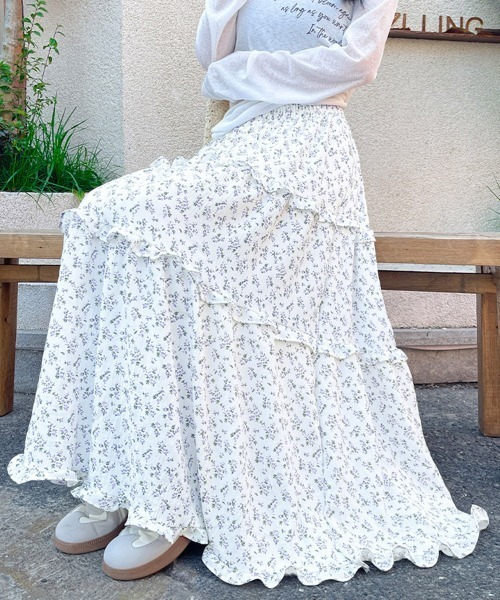 Miniministore(ミニミニストア)の「フリルティアード 小花柄 ロングスカート(スカート・レディース・ネイビー/ホワイト・L/S/XL/M)」の6枚目の写真